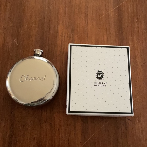 Wild Eye Designs Stainless Steel Round Flask, liquor, drink - Picture 5 of 6